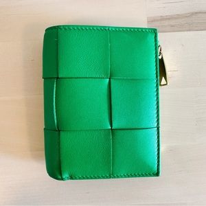 BOTTEGA VENETA - Small Cassette Bi-Fold Zip Wallet (Parakeet)